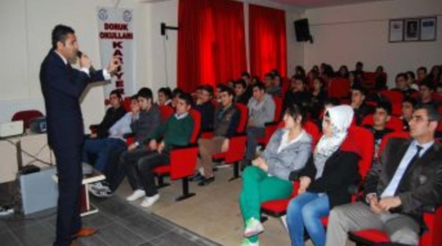 Lise &Ouml;ğrencileri Hızlı Okuma Tekniklerini &Ouml;ğreniyor