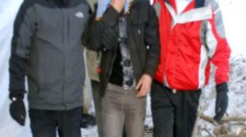 Odun Yerine &Ccedil;enesini Ve Dişlerini Kırdı