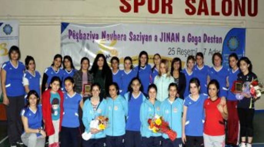 8 Mart Kadın Voleybol Turnuvası Başladı