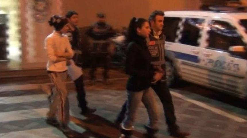 Fuhuş Yapan Travestileri Komşuları Yakalattı