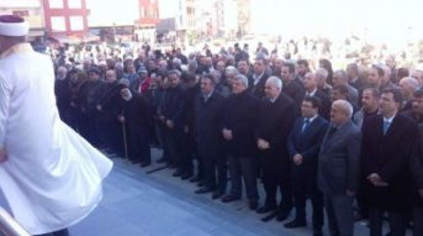 Karaosmanoğlu Rize'de Cenazeye Katıldı