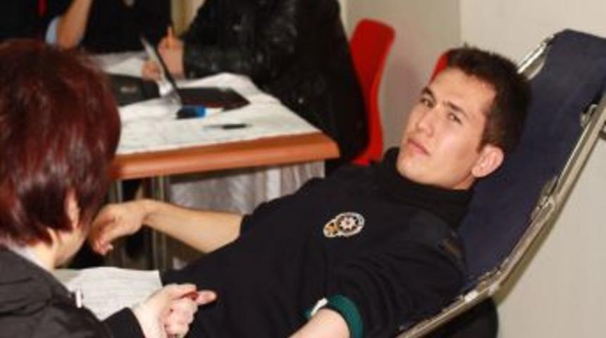 Polis Adayları Kızılay'a Kan Bağışladı