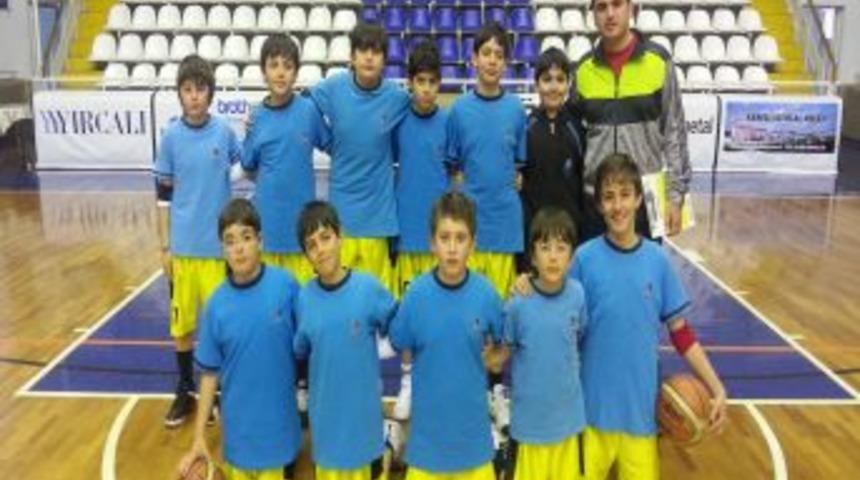 &Ouml;zcanlı Basket&ccedil;iler Il &Uuml;&ccedil;&uuml;nc&uuml;s&uuml; Oldu