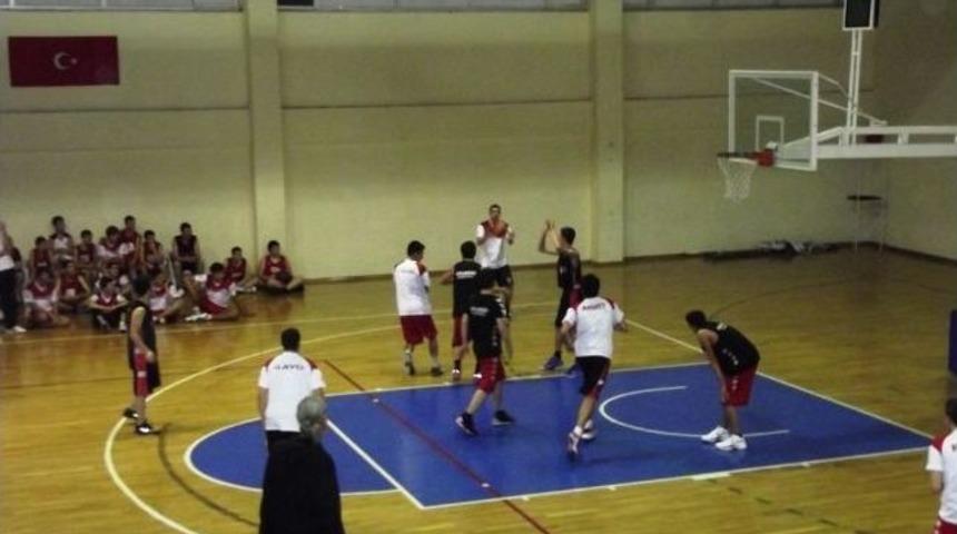 Basketleri G&ouml;n&uuml;l El&ccedil;ileri İ&ccedil;in Attılar