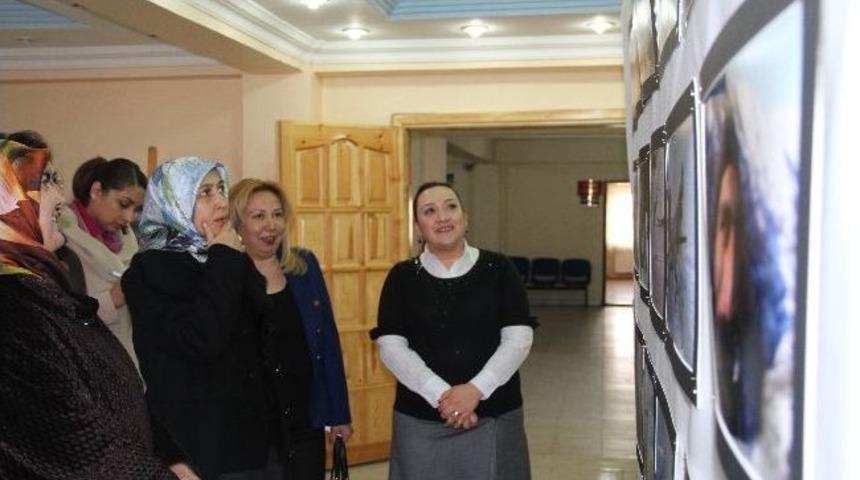 Vali Azizoğlu'nun Eşi Nilg&uuml;n Azizoğlu Fotoğraflarla Ardahan Sergisini Gezdi