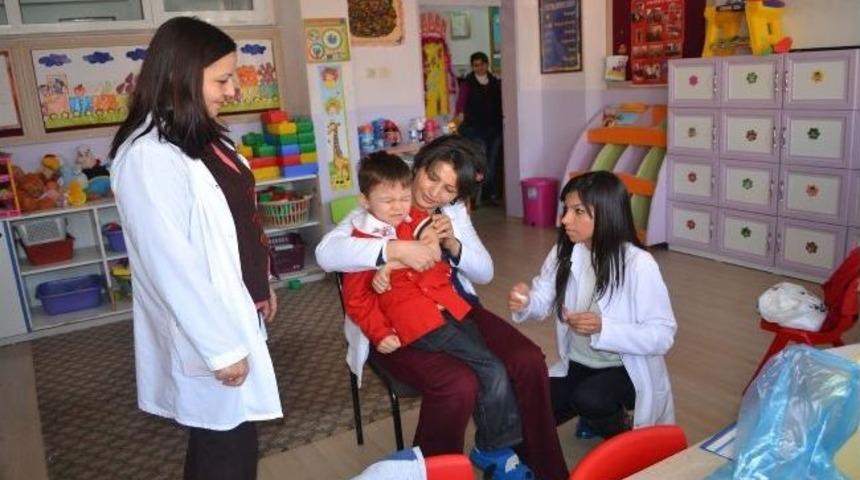 Anaokulu &Ouml;ğrencileri Kızamık Aşısı Oldu