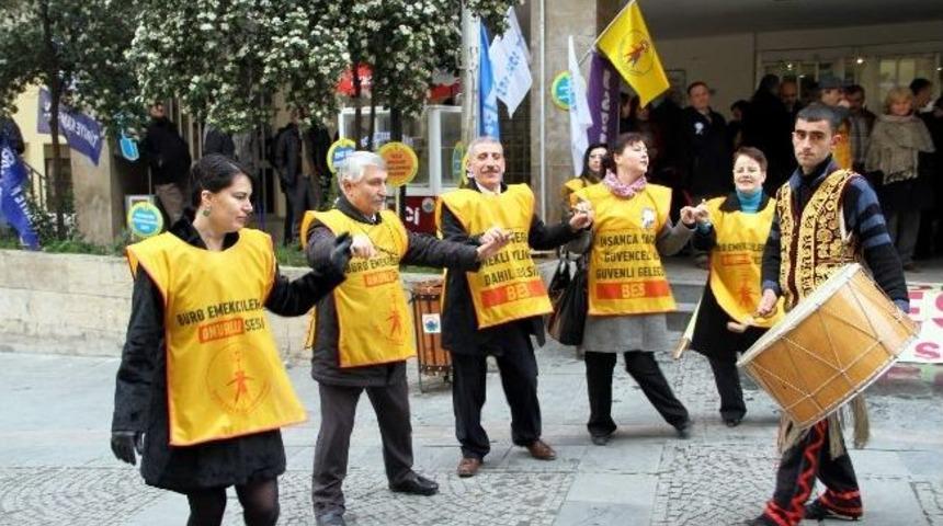Kamu &Ccedil;alışanlarından İş Bırakma Eylemi