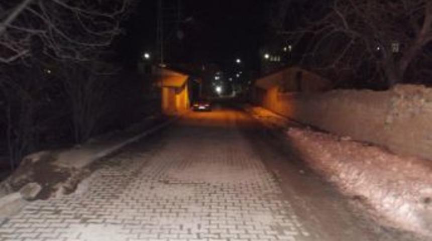 Sokak aydınlığa kavuştu