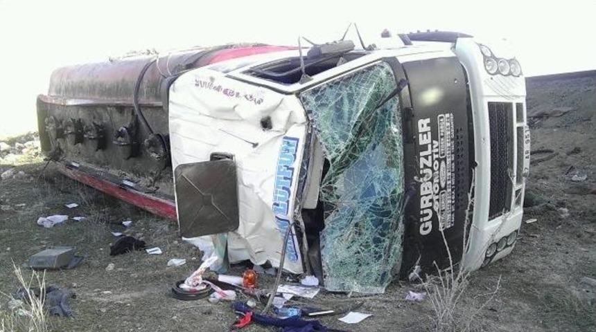 Tanker Devrildi: 3 Yaralı