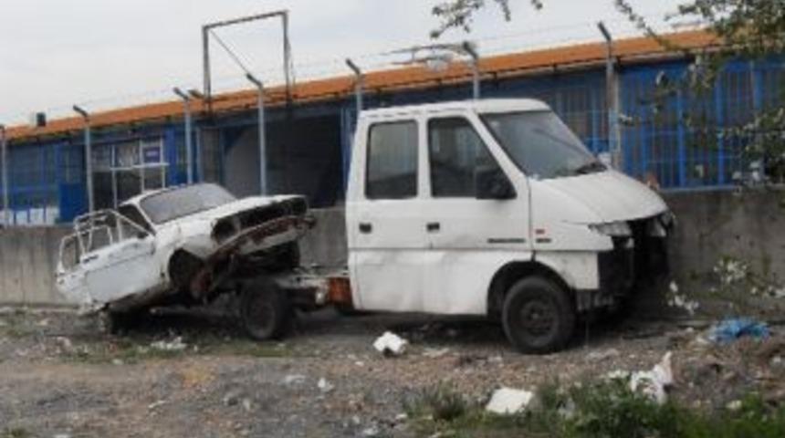 İzmit&rsquo;te 200 Hurda Ara&ccedil; Toplandı