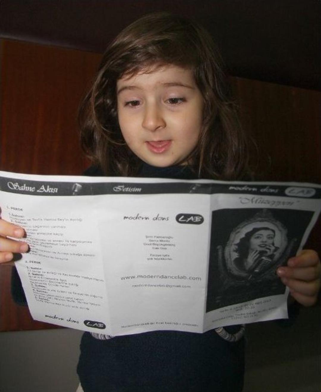 M&uuml;zeyyen Senar H&uuml;z&uuml;nlendirdi