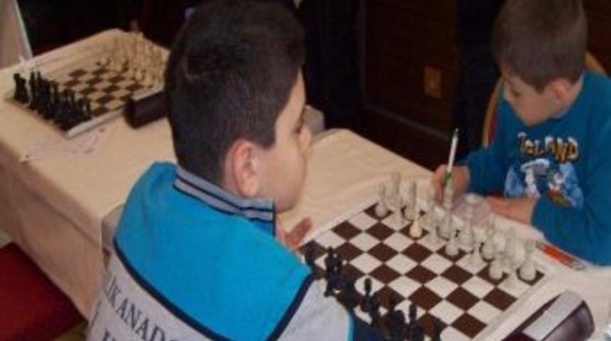 Gemlik Anadolu İmam Hatip Lisesi &Ouml;ğrencisi Satran&ccedil; T&uuml;rkiye Birincisi Oldu