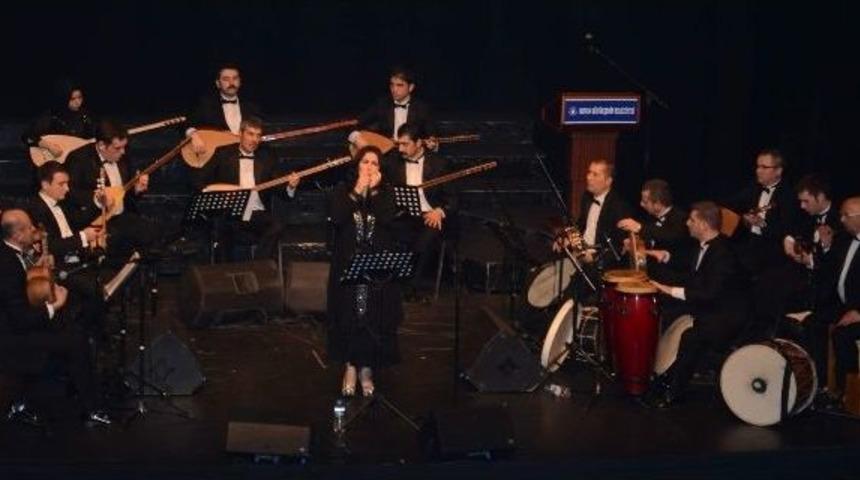 Bursa'da Nuray Hafiftaş İle T&uuml;rk&uuml; Ş&ouml;leni