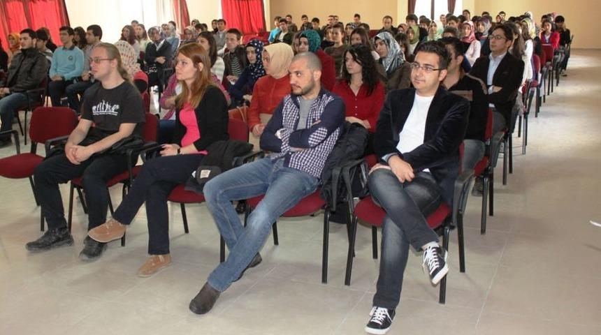 Fırat &Uuml;niversitesi Tıp Fak&uuml;ltesi &Ouml;ğrencileri Erasmus Konusunda Bilgilendirildi