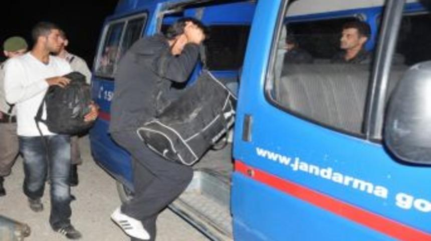 Dalaman&rsquo;da 13 Ka&ccedil;ak G&ouml;&ccedil;men Sınır Dışı Edildi.