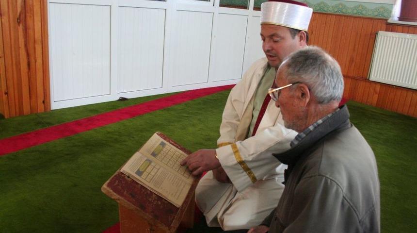 86 Yaşında Kur'an Okumayı &Ouml;ğrendi