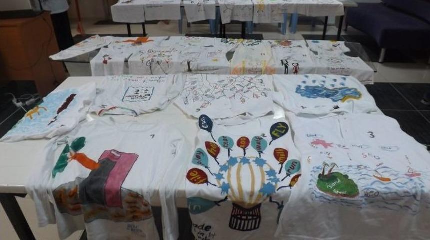 İngilizce &Ouml;ğrenme Adına Tiş&ouml;rt Dizayn Ettiler