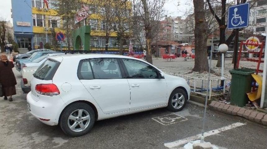 Engelli Ara&ccedil; Otoparkında Engelli Aracı Yok
