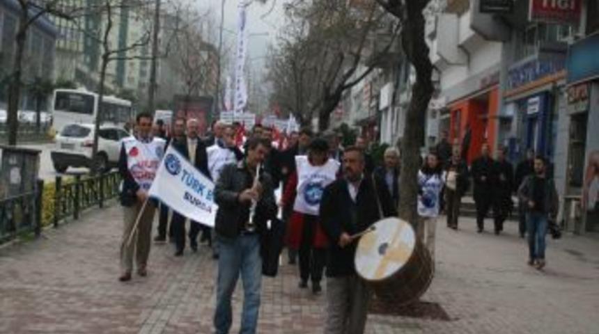 Memurlar Iş Bırakıhp Davul Zurnayla Halay &Ccedil;ekti