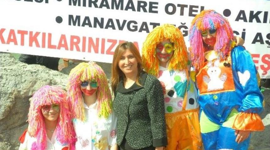 Manavgat'ta Gıda Ve Hediyelik Kermesi D&uuml;zenlendi