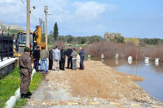 Vali Al, Taşkın Alanlarını İnceledi