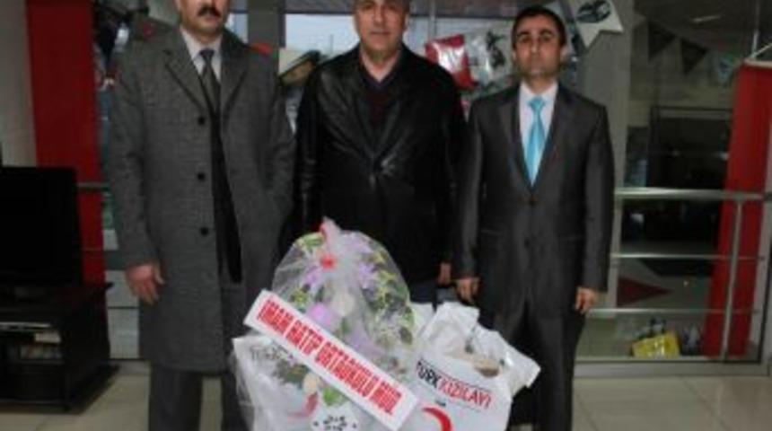 T&uuml;rk Kızılayı&rsquo;ndan &Ouml;ğrencilere Ayakkabı Yardımı