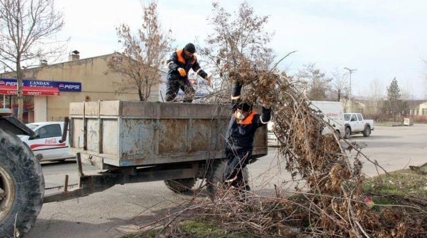 Sivas Belediyesi Temizlik İşleri M&uuml;d&uuml;rl&uuml;ğ&uuml; Bahar Temizliğine Başladı