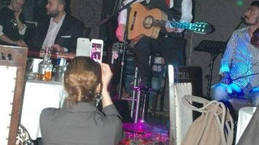 Baha Hayranları İle Buluştu