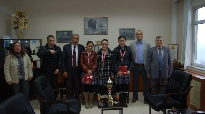 Şampiyon Kızlar Kırklareli Yolcusu