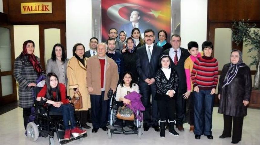 Vali Turhan'dan Engellilere Destek