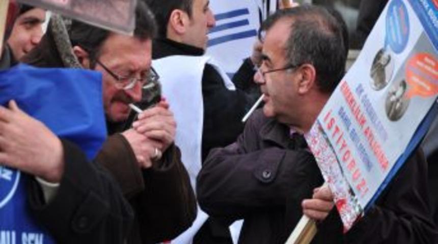 Kamu &Ccedil;alışanları, Iş Bırakma Eylemi Yaptı