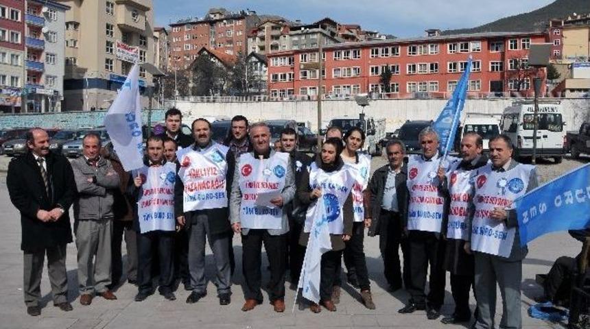 G&uuml;m&uuml;şhane&rsquo;de Memurlar İş Bıraktı