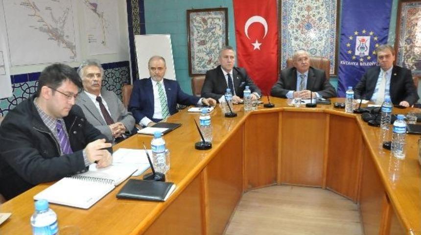 Troleyb&uuml;s Projesi'ni Hayata Ge&ccedil;irecek Olan Firmanın Yetkilileri K&uuml;tahya'da