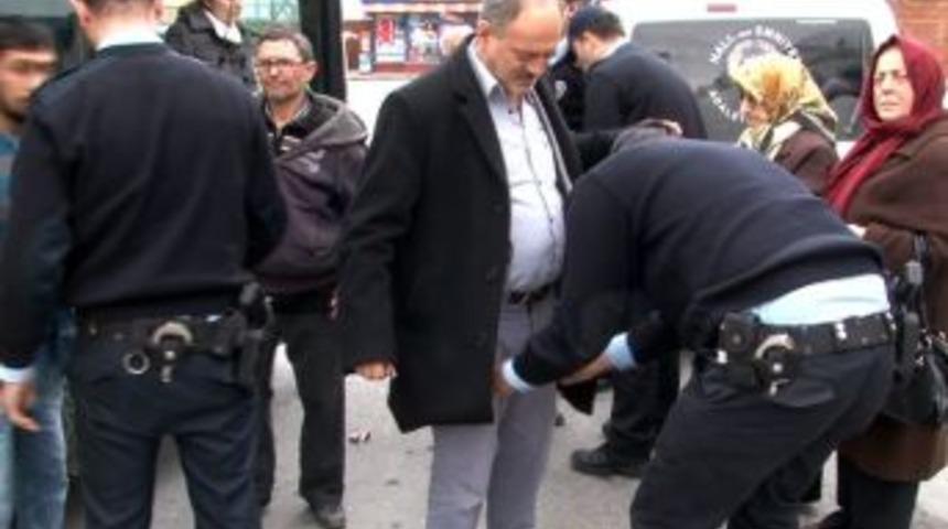 Belediye Otob&uuml;s&uuml;ne Kayıp C&uuml;zdan R&ouml;tarı