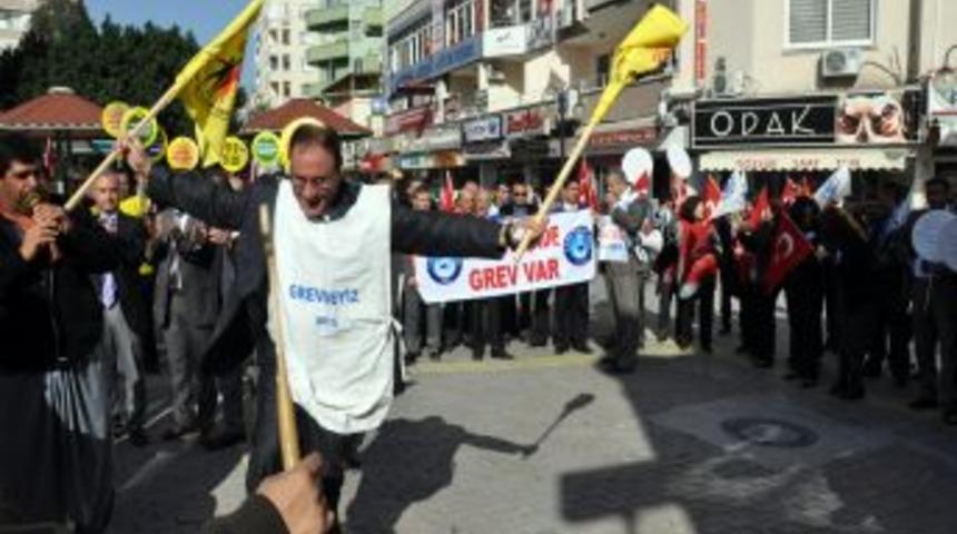 Tarsus&rsquo;ta Maliyeciler Eşit &Uuml;cret I&ccedil;in Alanlarda