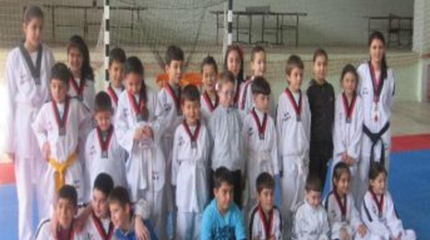 &Ouml;demiş Gen&ccedil;likspor Tekvando Şubesinde Kuşak Heyecanı