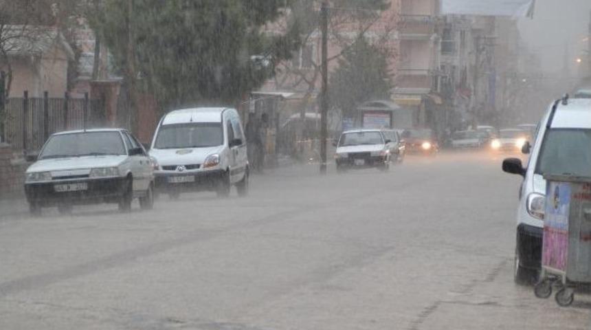 Turgutlu'da Dolu Yağışı Etkili Oldu