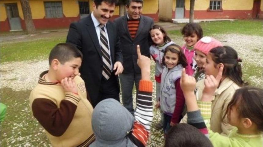 Dilek, Okulları Ziyaret Etti