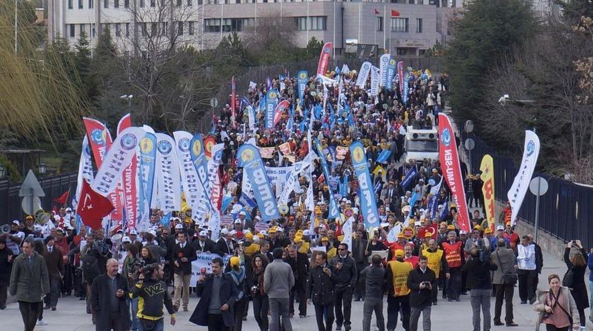 Karşıt G&ouml;r&uuml;şl&uuml; Kamu-Sen Ile KESK, Bakanlığa Birlikte Y&uuml;r&uuml;d&uuml;