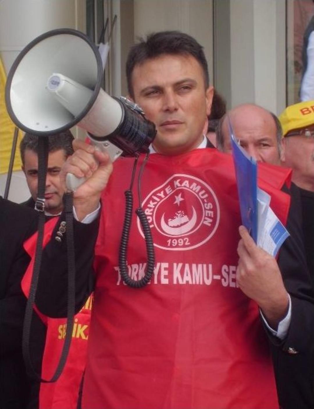 Manisa&rsquo;da Vergi Dairesi &Ccedil;alışanları İş Bıraktı