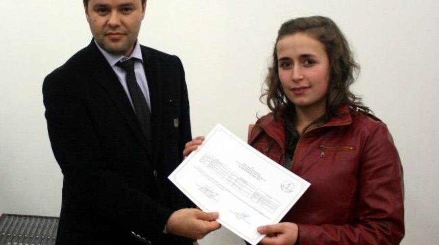 Arıcılar Ve Fotoğraf&ccedil;ılar Belgelerine Kavuştu