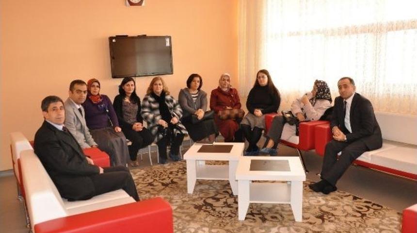 G&ouml;n&uuml;l El&ccedil;ileri Engelsiz Yaşam Merkezi Ve Kadın Konuk Evi'ni Ziyaret Etti