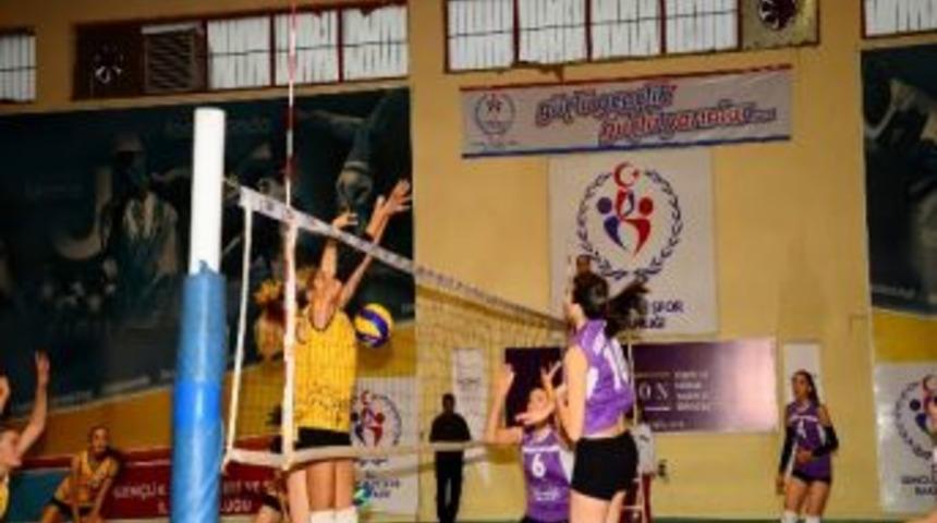 Voleybolda 3. Lig Derbisi Alaşehir&rsquo;de