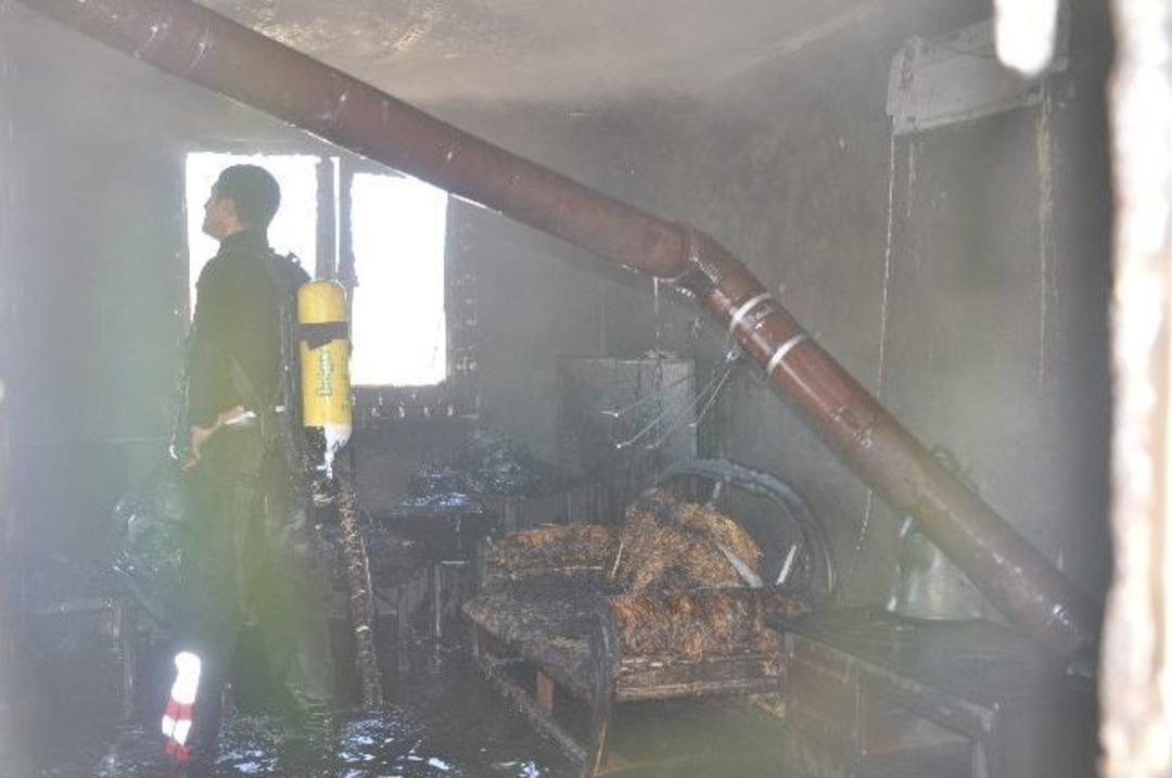 Yangında Kızını Ararken Bayıldı