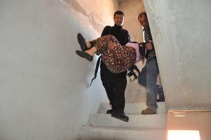 Yangında Kızını Ararken Bayıldı G5