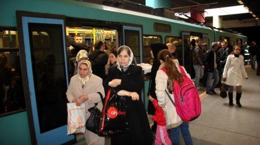 Polisten Metro İstasyonlarında Kont&ouml;r Dolandırıcılığı Anonsu
