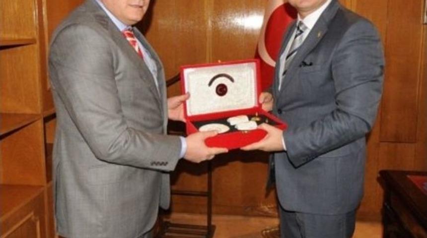 Ted Kolejı Trabzon Şubesı&rsquo;nın Kurucuları Vali Kızılcık&rsquo;ı Makamında Ziyaret Etti