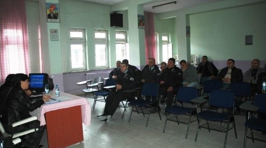 Selendi'de Polislere Sivil Savunma Semineri Verildi