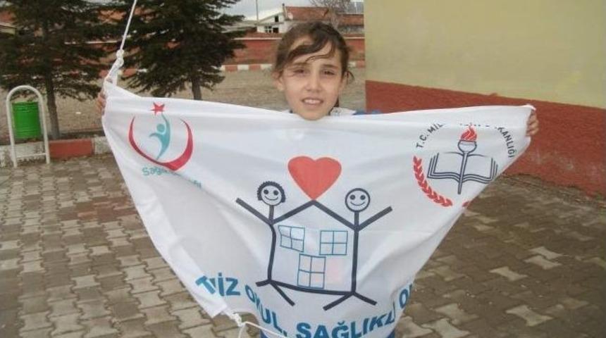 İsmet Atilla Ortaokulu'na 'beyaz Bayrak'