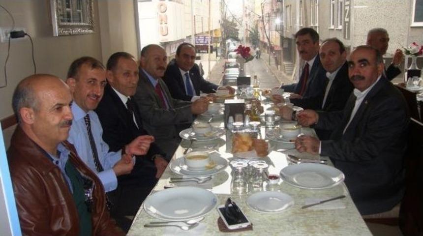 Milletvekili &Ouml;zbek&rsquo;ten Bayburt K&uuml;lt&uuml;r Ve Yardım Derneğine Ziyaret